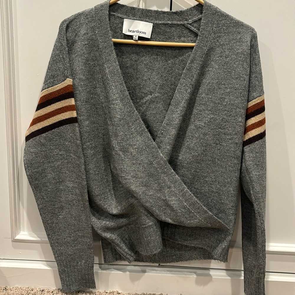 HEARTLOOM. Grey V-Neck Sweater. M